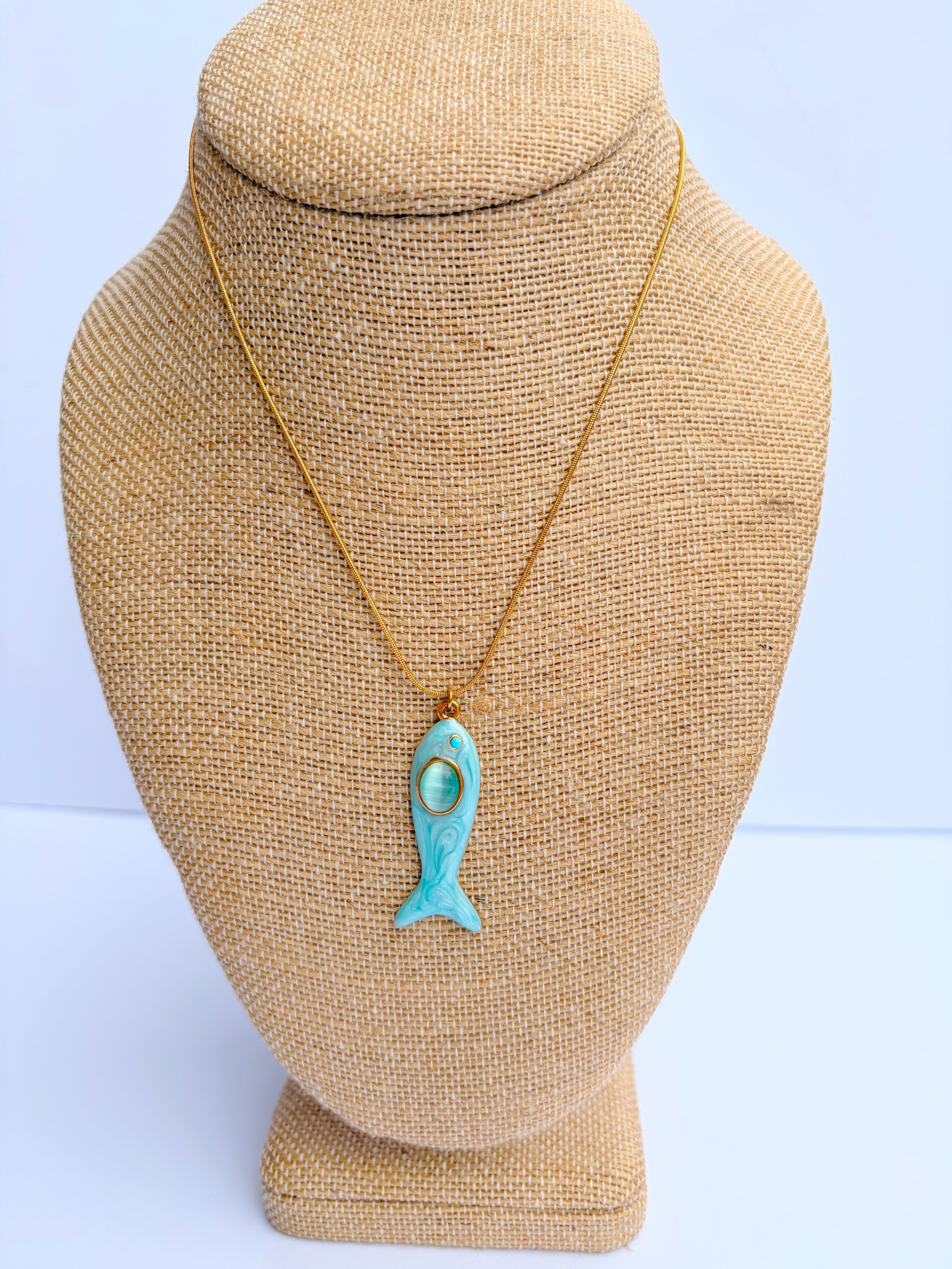 Gold Chain Blue Stone Fish